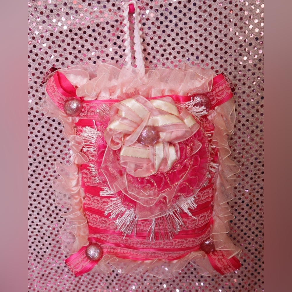 Hand Crafted Passionate Embrace Pillow Passion Flower Aroma - Picture 12 of 14